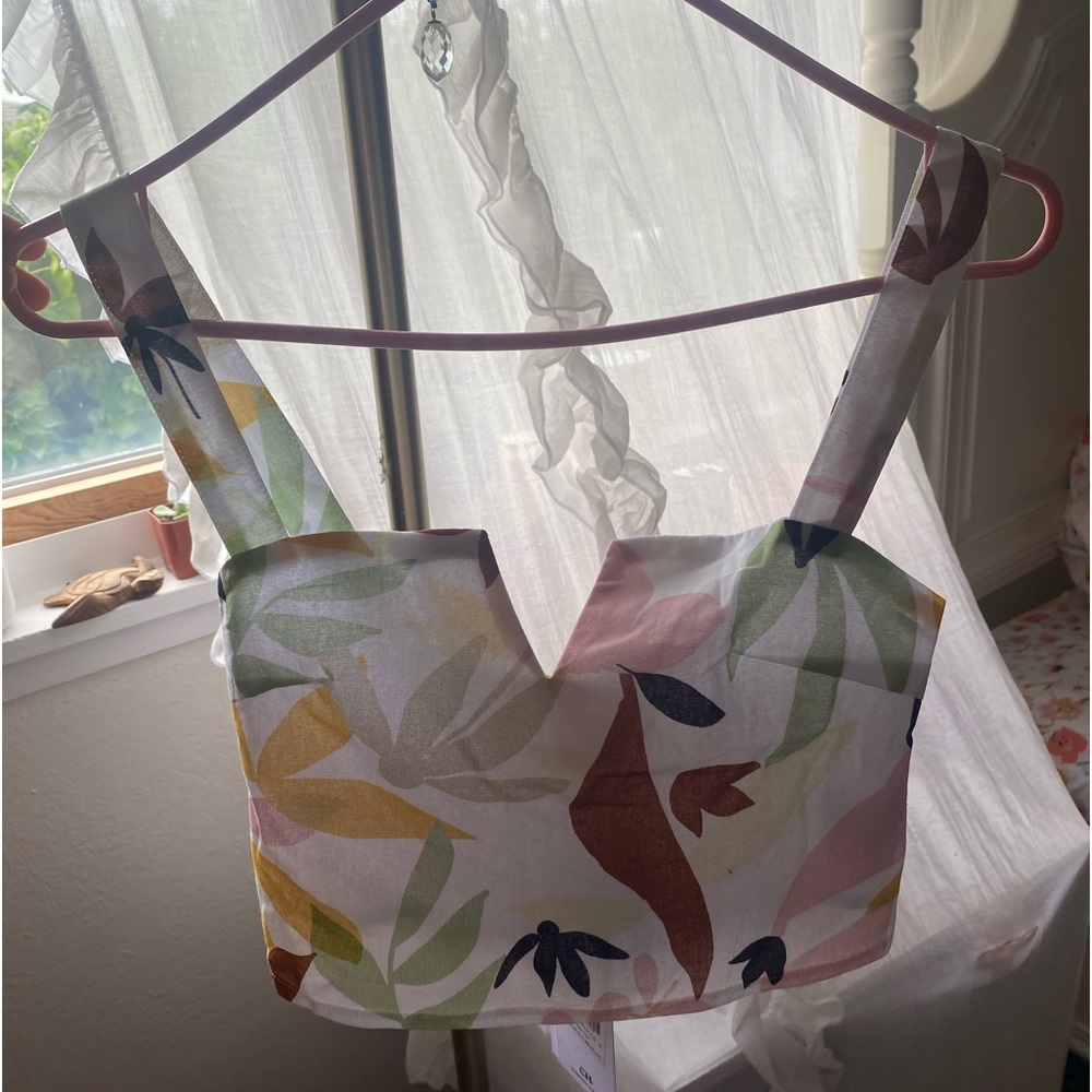 Cute patterned tank top.